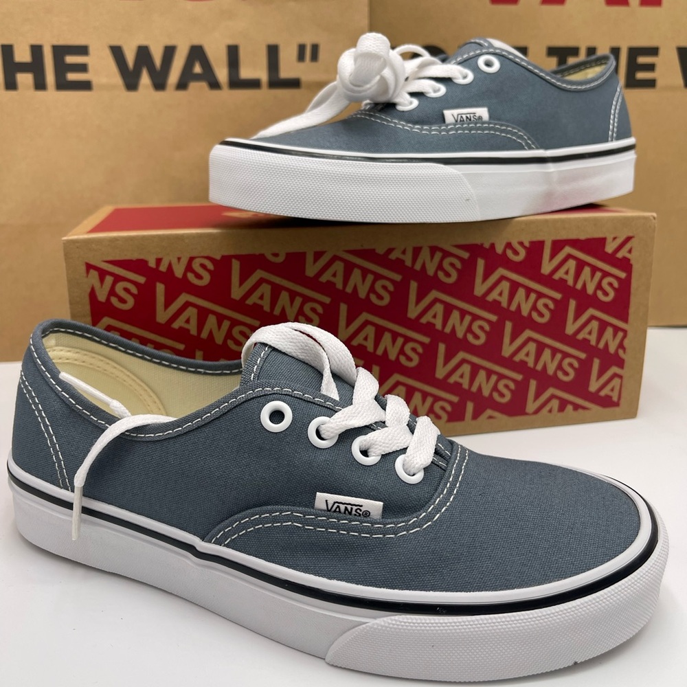 Vans WMNS Authentic
Color Theory Stormy Weather
VN000EGARV2 Sneakers - Picture 15 of 16